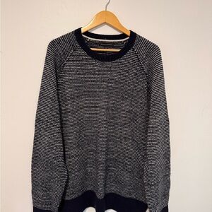 NWT Men’s Banana Republic Navy and White Knit Sweater
